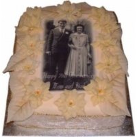 Photo topper beautifully embedded on a golden wedding anniversary