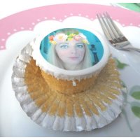 Queen Bee Becca enjoys her own photo on a vanilla cupcake